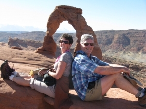 Here is the most recent photo from Ron and Kathy Lee at National Arches Park.  Ron sends the following update:

When I retired in 2000, Kathy and I moved from Edmonds, Wa to Lake Chelan, to enjoy the sunny skies, four seasons, a lot less traffic, and a 